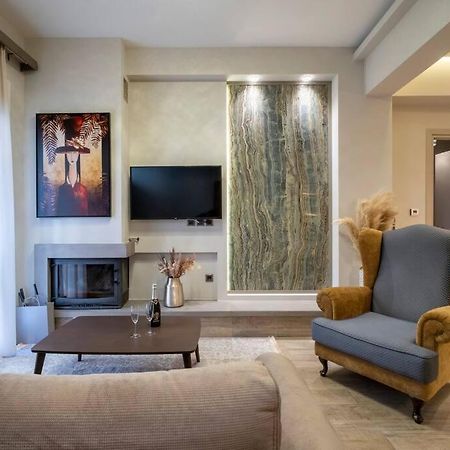 Maison De Luxx A10, Cozy Apartment With Garden In Larissa Luaran gambar