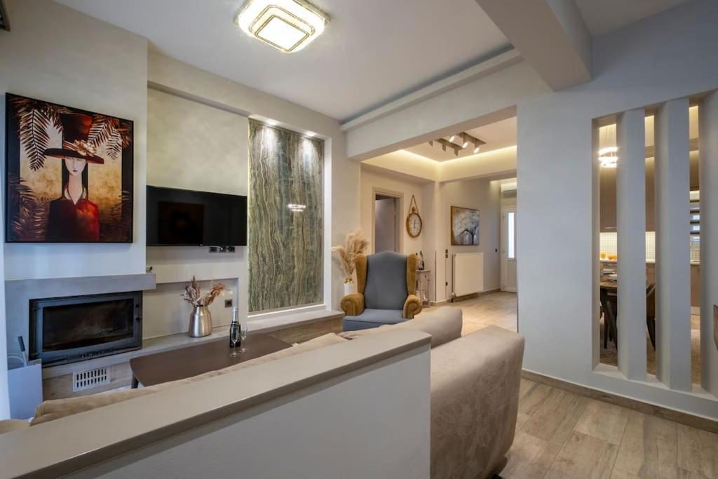 Maison De Luxx A10, Cozy Apartment With Garden In Larissa Luaran gambar