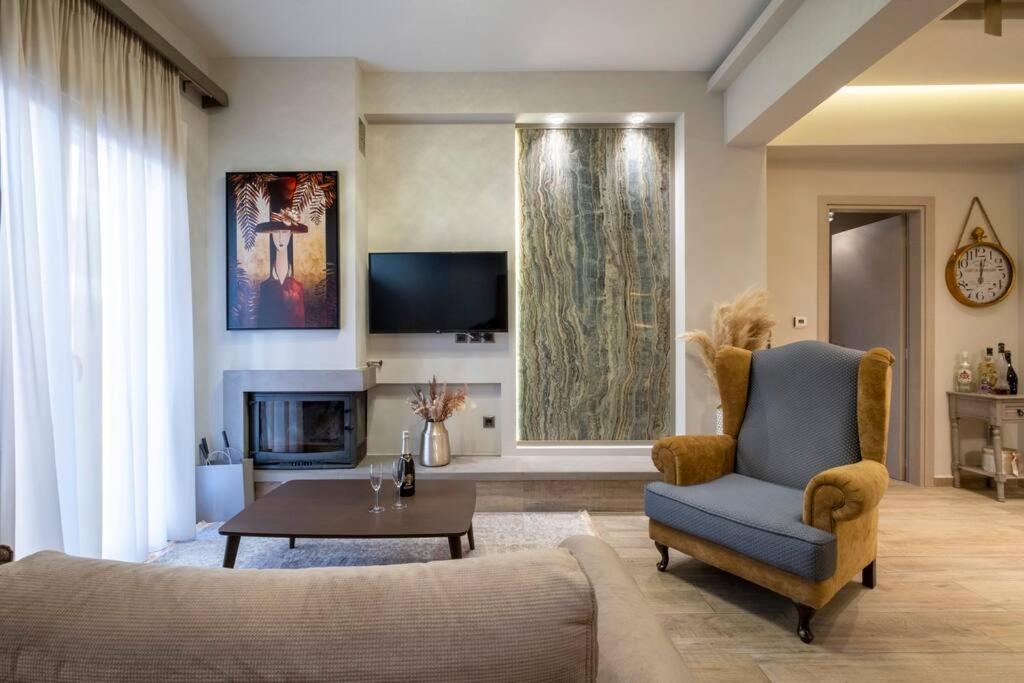 Maison De Luxx A10, Cozy Apartment With Garden In Larissa Luaran gambar